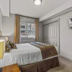 Rocky Mountain Getaway With Outdoor Heated Pool, 3 Hot Tubs, Gym, Bbq, Garage & 24 Hour Reception Near Banff