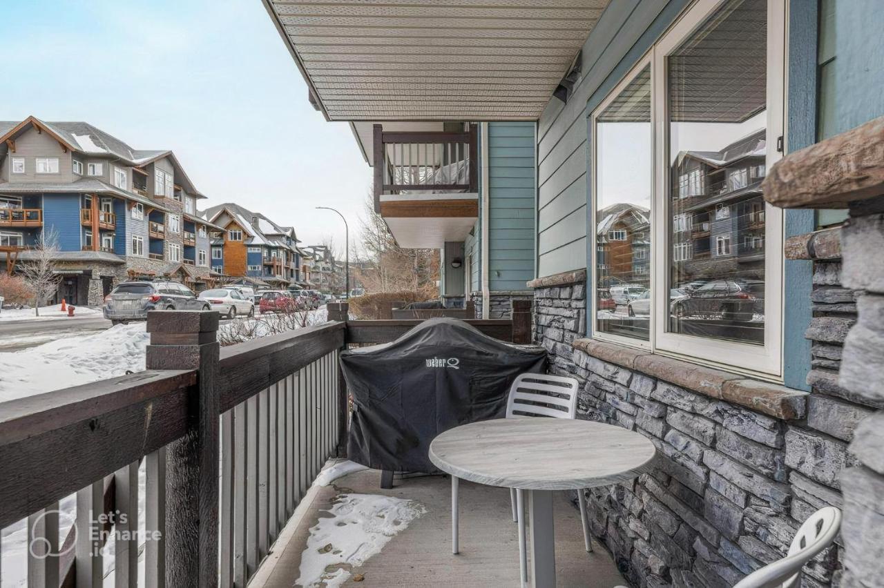 Rocky Mountain Getaway With Outdoor Heated Pool, 3 Hot Tubs, Gym, Bbq, Garage & 24 Hour Reception Near Banff Apartment *
